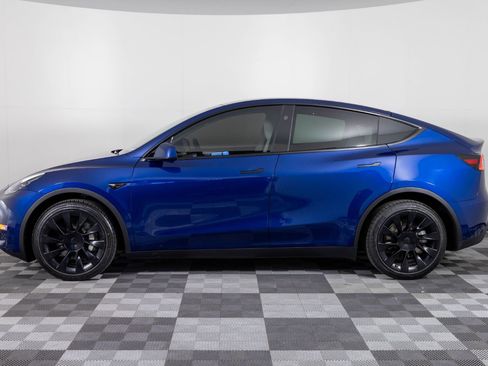 Used 2024 Tesla Model Y Long Range AWD/4WD image 3