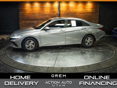 Used 2025 Hyundai Elantra SE FWD image 1