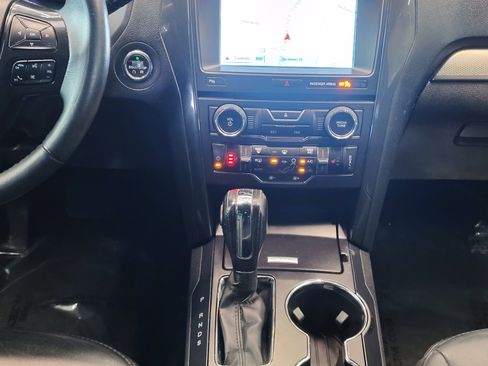Used 2018 Ford Explorer XLT w/ Equipment Group 202A image 22