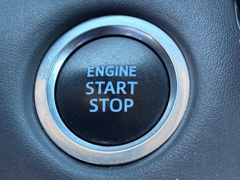 Used 2021 Toyota Highlander XLE FWD image 31