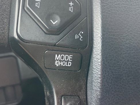 Used 2020 Toyota Tacoma SR image 13