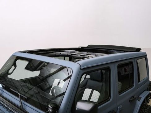 Used 2025 Jeep Wrangler Unlimited Rubicon w/ Technology Group image 82