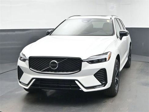 New 2026 Volvo XC60 B5 Core w/ Climate Package image 3