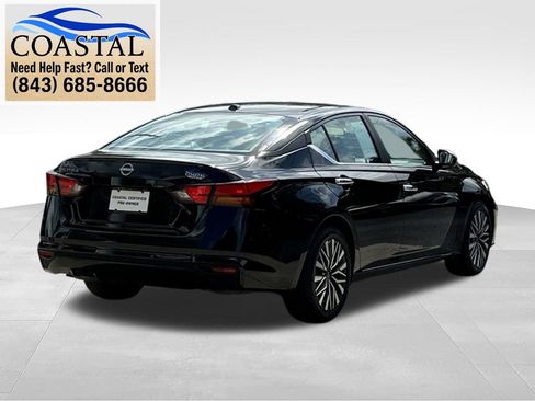 Used 2025 Nissan Altima 2.5 SV FWD image 10