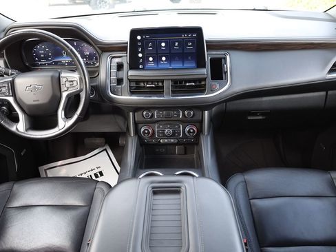 Used 2022 Chevrolet Suburban Z71 w/ Luxury Package AWD/4WD image 18