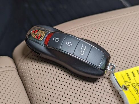 Certified 2025 Porsche Macan image 45