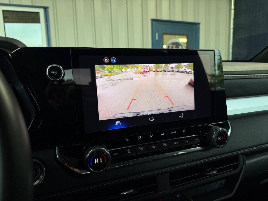 Used 2025 Chevrolet Colorado LT AWD/4WD image 18