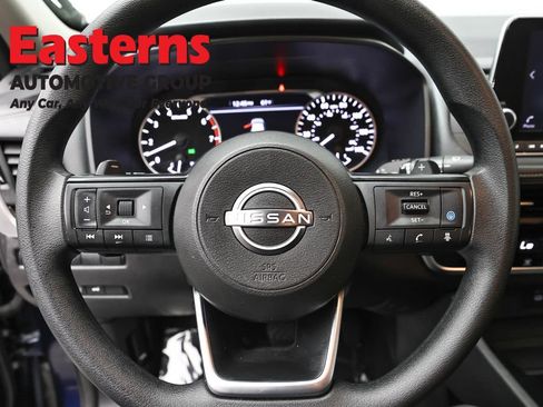 Used 2024 Nissan Rogue SV AWD/4WD image 10
