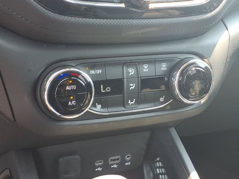 Used 2022 Chevrolet TrailBlazer LT w/ Convenience Package AWD/4WD image 9