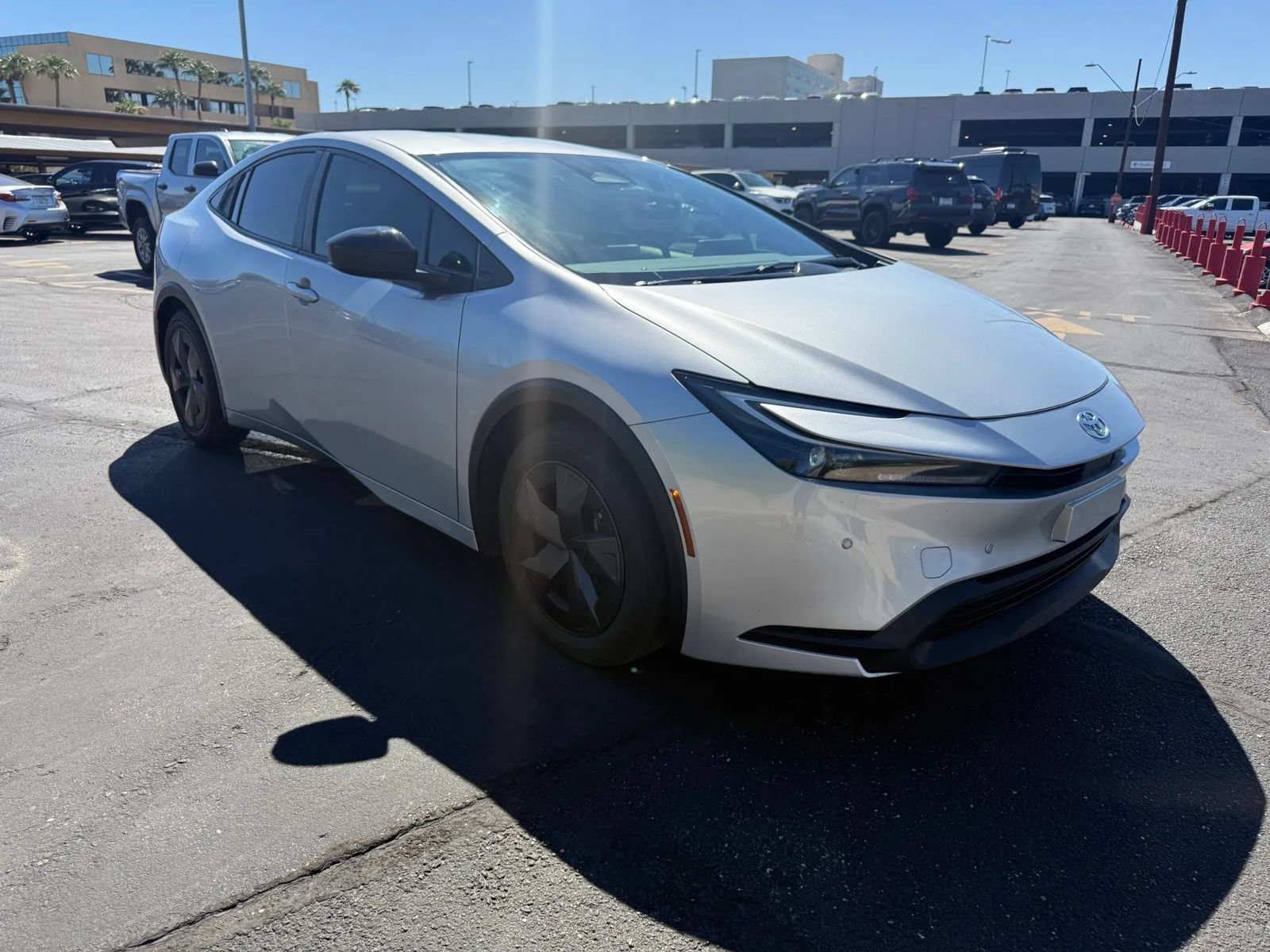 Used 2024 Toyota Prius LE FWD image 3