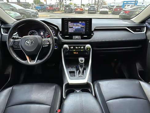 Used 2021 Toyota RAV4 XLE Premium image 27
