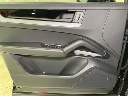 New 2026 Porsche Cayenne Coupe image 36