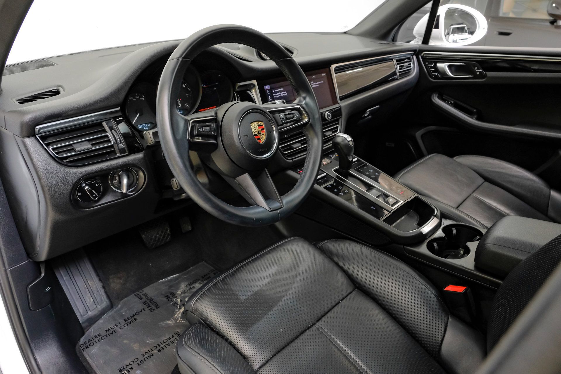 Used 2024 Porsche Macan w/ Premium Plus Package AWD/4WD image 3