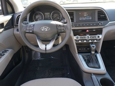 Used 2020 Hyundai Elantra SE FWD image 20