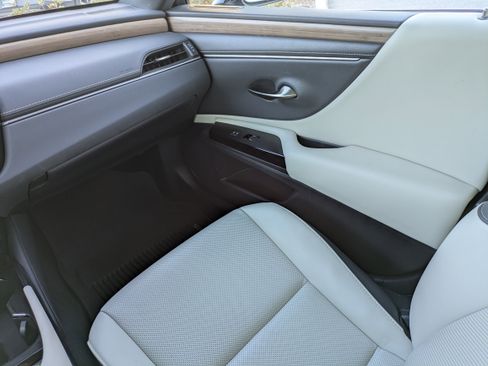 Used 2023 Lexus ES 350 w/ Premium Package image 15