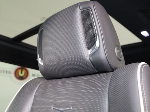 Used 2022 Cadillac Escalade ESV Premium Luxury image 32