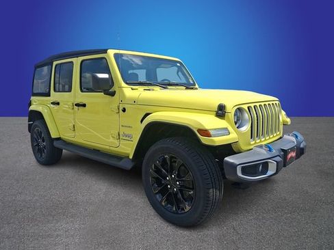 Used 2023 Jeep Wrangler Unlimited Sahara w/ Cold Weather Group AWD/4WD image 3