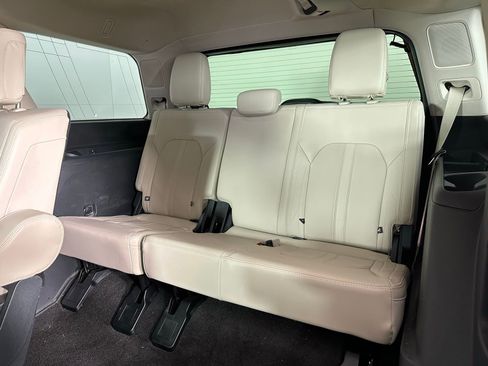 Used 2023 Ford Expedition Platinum image 38