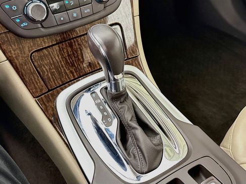 Used 2013 Buick Regal Premium FWD image 16