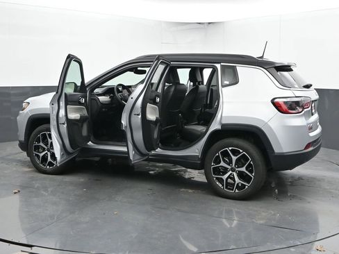 Used 2025 Jeep Compass Limited AWD/4WD image 57