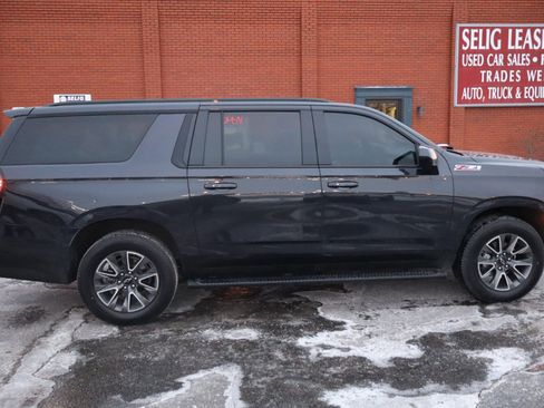 Used 2023 Chevrolet Suburban Z71 image 10