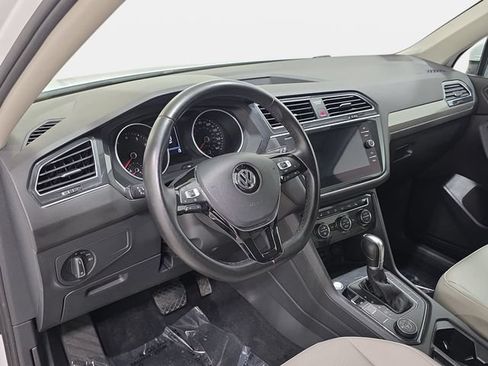 Used 2019 Volkswagen Tiguan SE AWD/4WD image 16