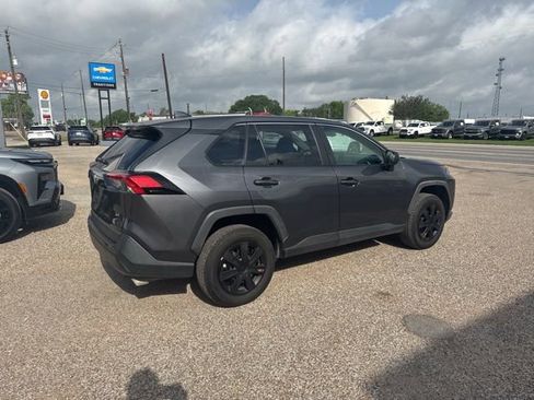 Used 2022 Toyota RAV4 LE image 6