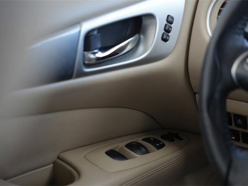 Used 2020 Nissan Pathfinder SL image 19