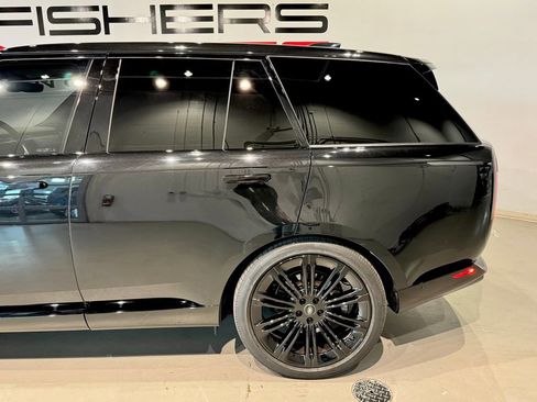 Used 2025 Land Rover Range Rover SE image 6