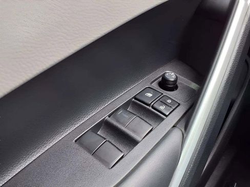 Used 2026 Toyota Corolla Cross L FWD image 18