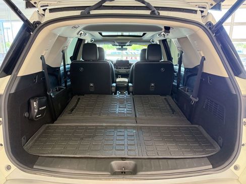 Used 2024 Nissan Pathfinder SL w/ SL Premium Package FWD image 34