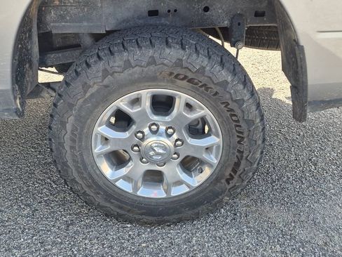 Used 2024 RAM 2500 Laramie AWD/4WD image 9