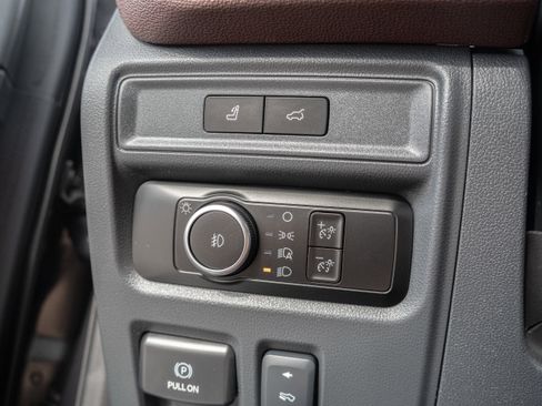 Used 2024 Ford Expedition Limited image 19