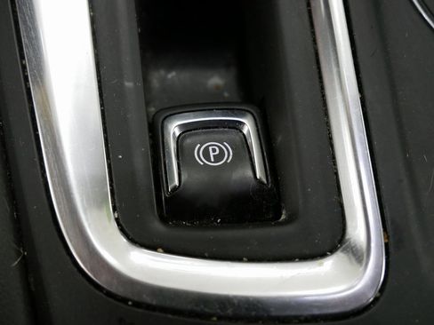 Used 2018 Chevrolet Equinox LT image 23