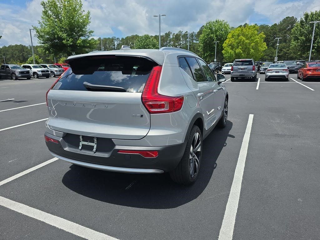 Used 2023 Volvo XC40 B5 Plus w/ Driver Assist Package AWD/4WD image 5