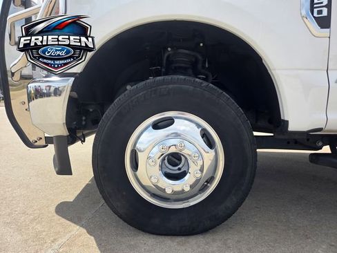 Used 2020 Ford F350 Lariat w/ Lariat Value Package image 9