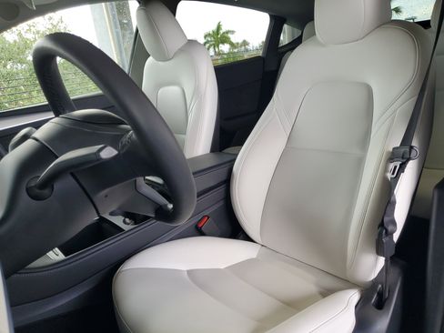 Used 2023 Tesla Model Y Long Range AWD/4WD image 19