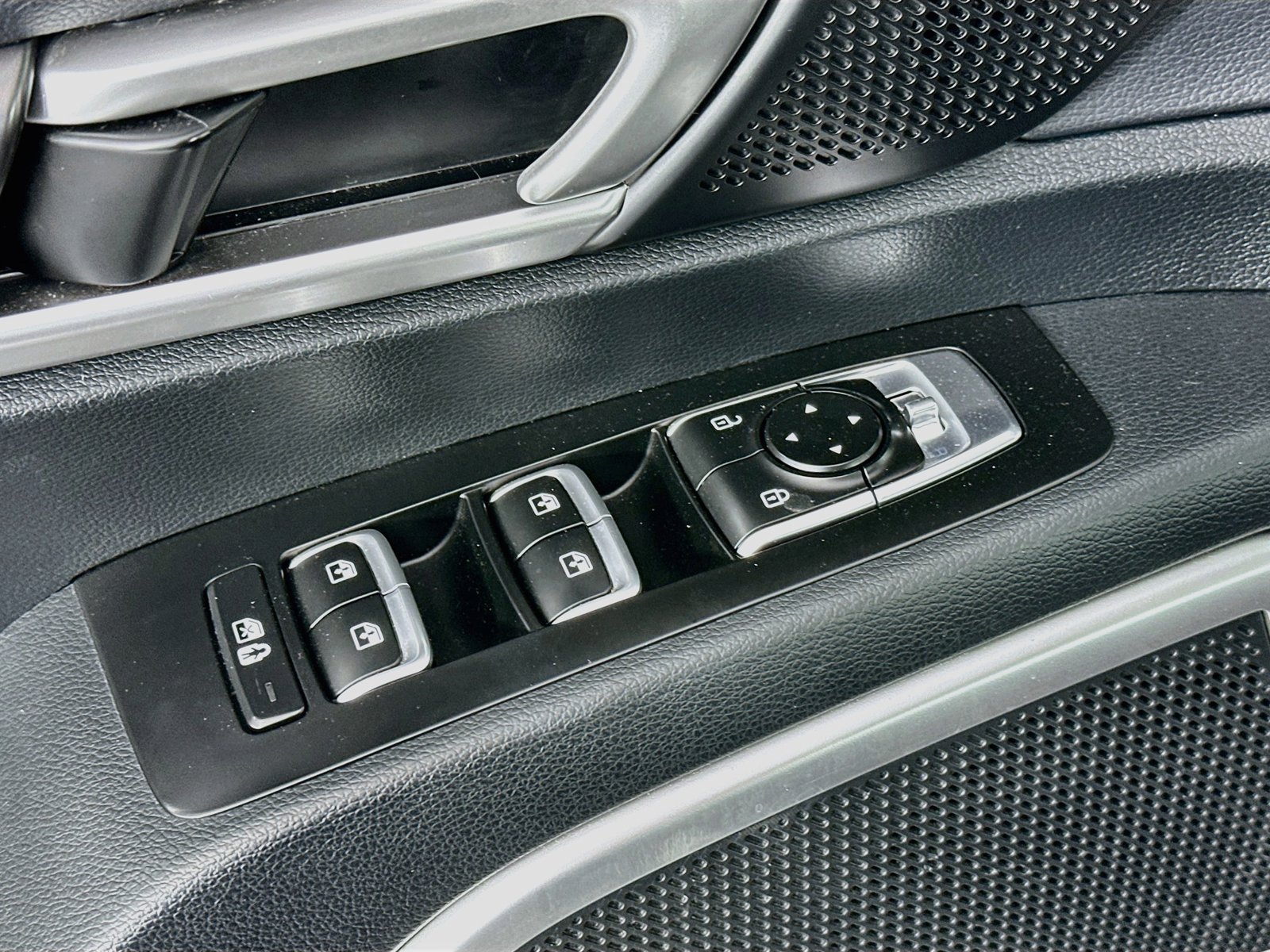 Used 2025 Kia Telluride S FWD image 25
