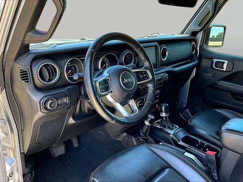 Used 2018 Jeep Wrangler Unlimited Sahara AWD/4WD image 18