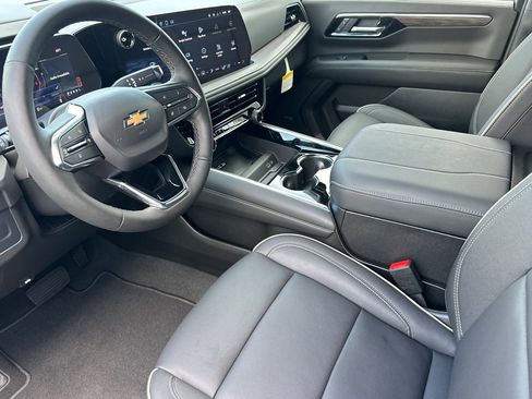 New 2025 Chevrolet Suburban Premier image 10