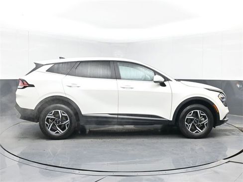 Used 2023 Kia Sportage LX image 11