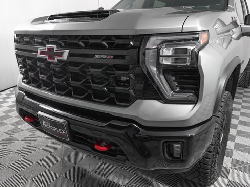 Used 2024 Chevrolet Silverado 2500 ZR2 w/ Technology Package image 32