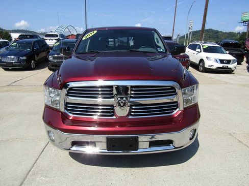 Used 2017 RAM 1500 Classic SLT w/ SLT Plus D←cor Group AWD/4WD image 5