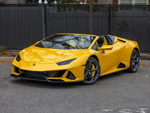 Used 2024 Lamborghini Huracan EVO image 12