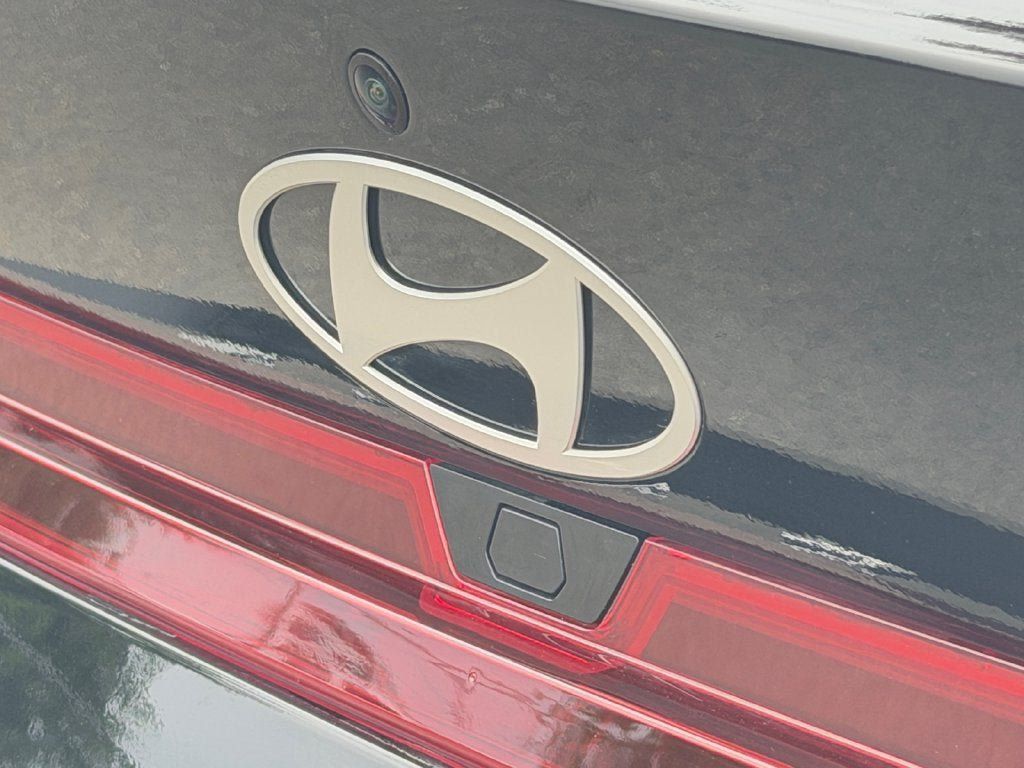 Used 2024 Hyundai Elantra SEL FWD image 35