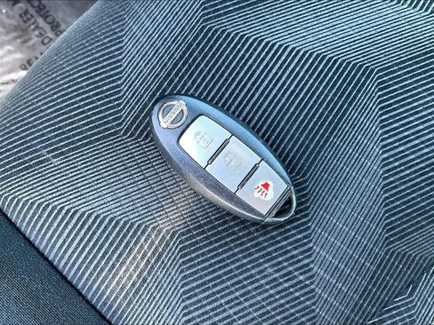 Used 2016 Nissan Rogue SV FWD image 19