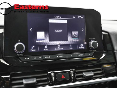 Used 2025 Nissan Pathfinder SV FWD image 18