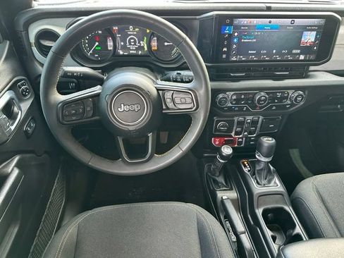 Used 2024 Jeep Wrangler Unlimited AWD/4WD image 12