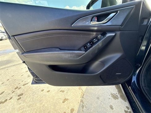 Used 2018 MAZDA MAZDA3 Grand Touring image 13