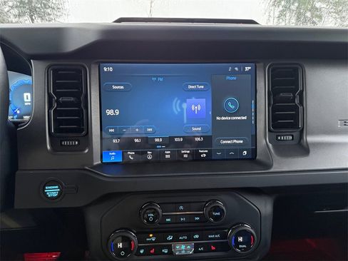 Used 2025 Ford Bronco Badlands image 21